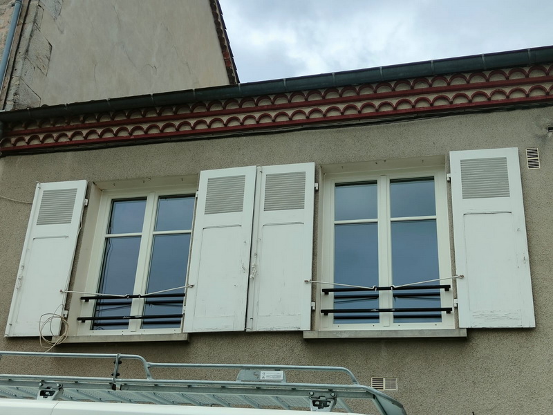 Les propriétaires d'une maison à Montbrison ont confié le changement de fenêtres dans le cadre d'une rénovation totale de l'habitation à Lapendry menuiserie