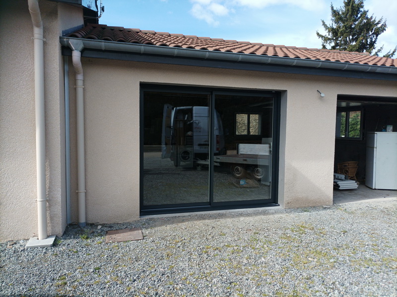  remplacement d'une porte de garage par un baie vitrée coulissante par Lapendry menuiserie