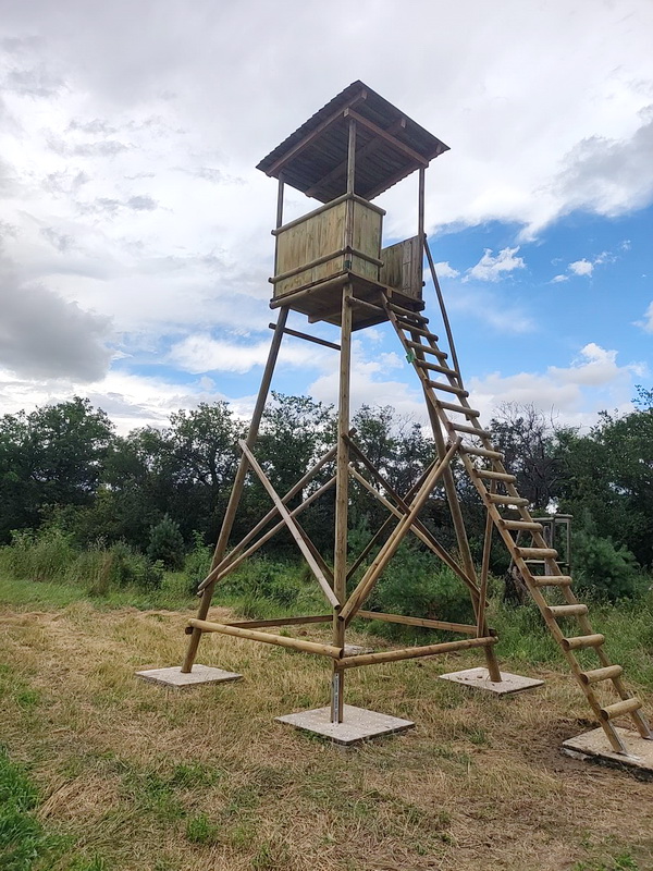 Lapendry menuiserie a monté et posé un poste d'affut pour un client dans la Loire